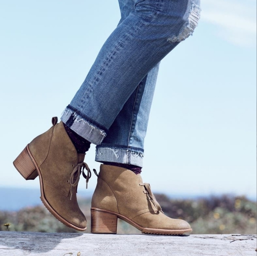 CASLON Gia Boots Suede Lace Up Ankle Bootie Size 9